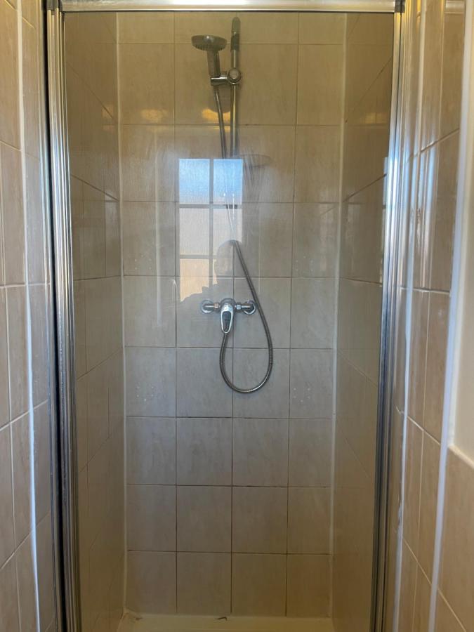 Large, Quiet, Sleeps 16, 4 Bathrooms, Parking, Leicester Exterior foto