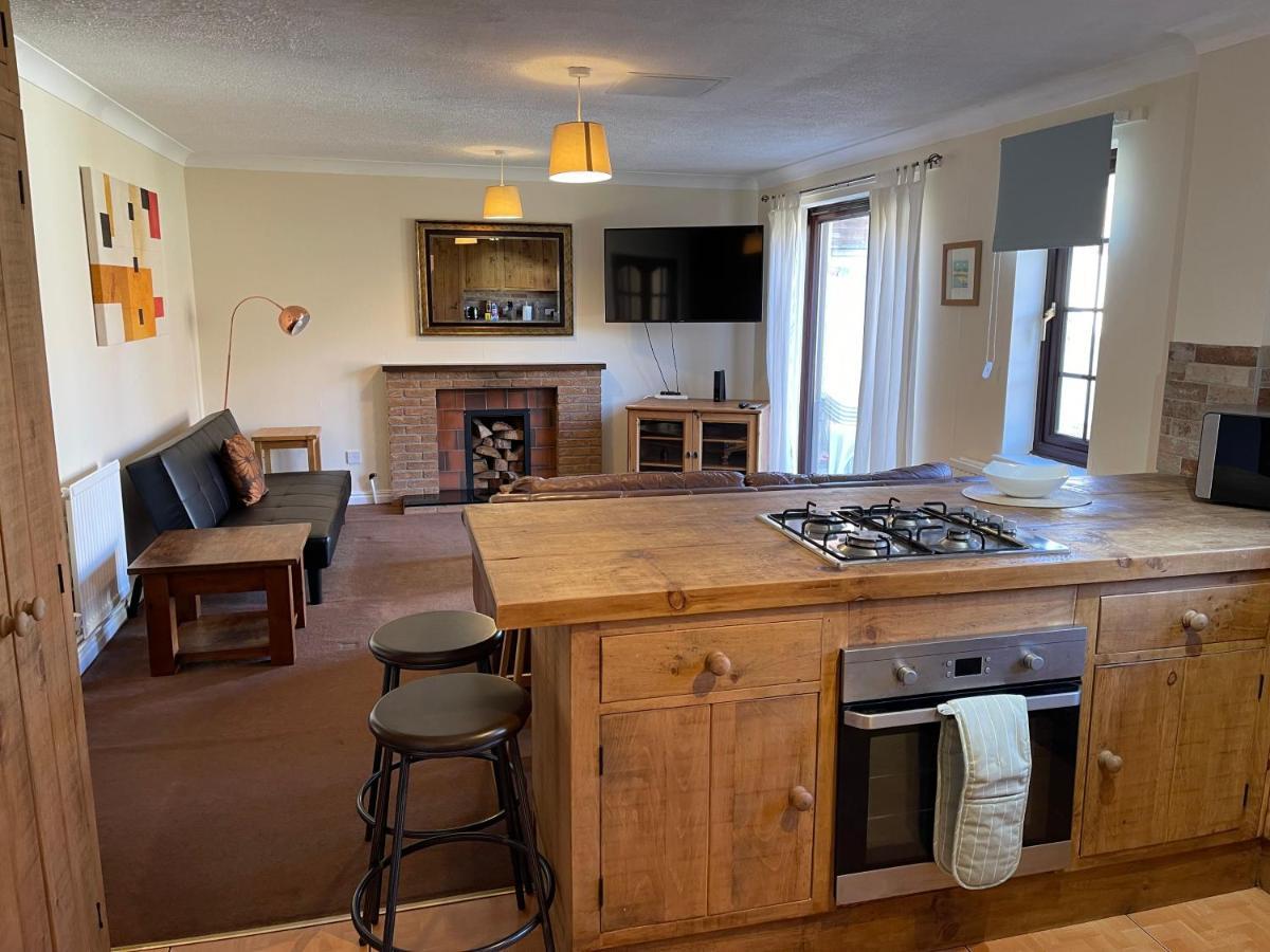 Large, Quiet, Sleeps 16, 4 Bathrooms, Parking, Leicester Exterior foto